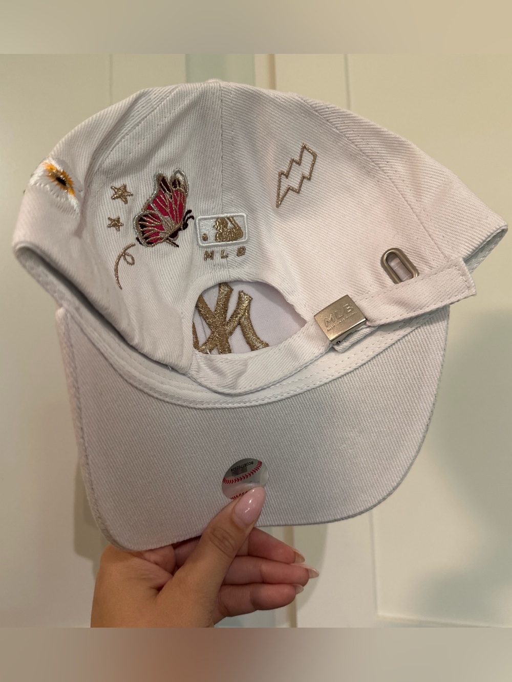 MLB White Cap with Rose Gold Embroidered NY Logo - Picture 3 of 7